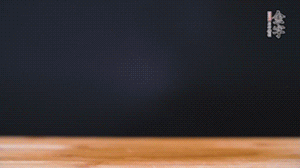 老豆腐切小塊。