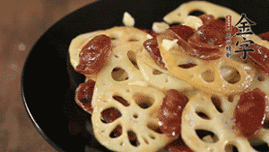 出鍋前加少許鹽調味，撒上蔥花即可。