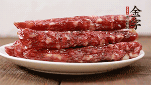 金字香腸切小段備用。