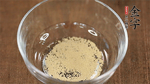 純牛奶溶解稀釋酵母。