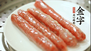 金字金華香腸蒸熟后切成片。