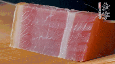 金字火腿切片。