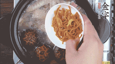 放蟲(chóng)草花再煮10分鐘。