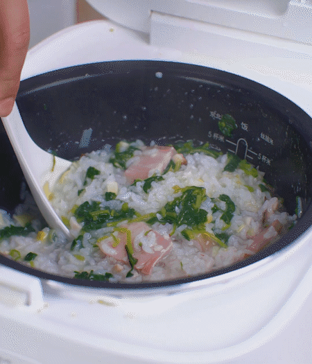 煮好時加白胡椒適當調(diào)味。