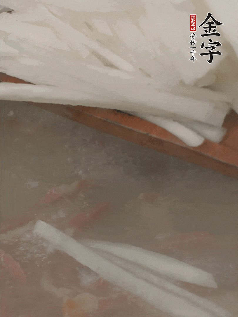 放蘿卜絲，燉5分鐘。