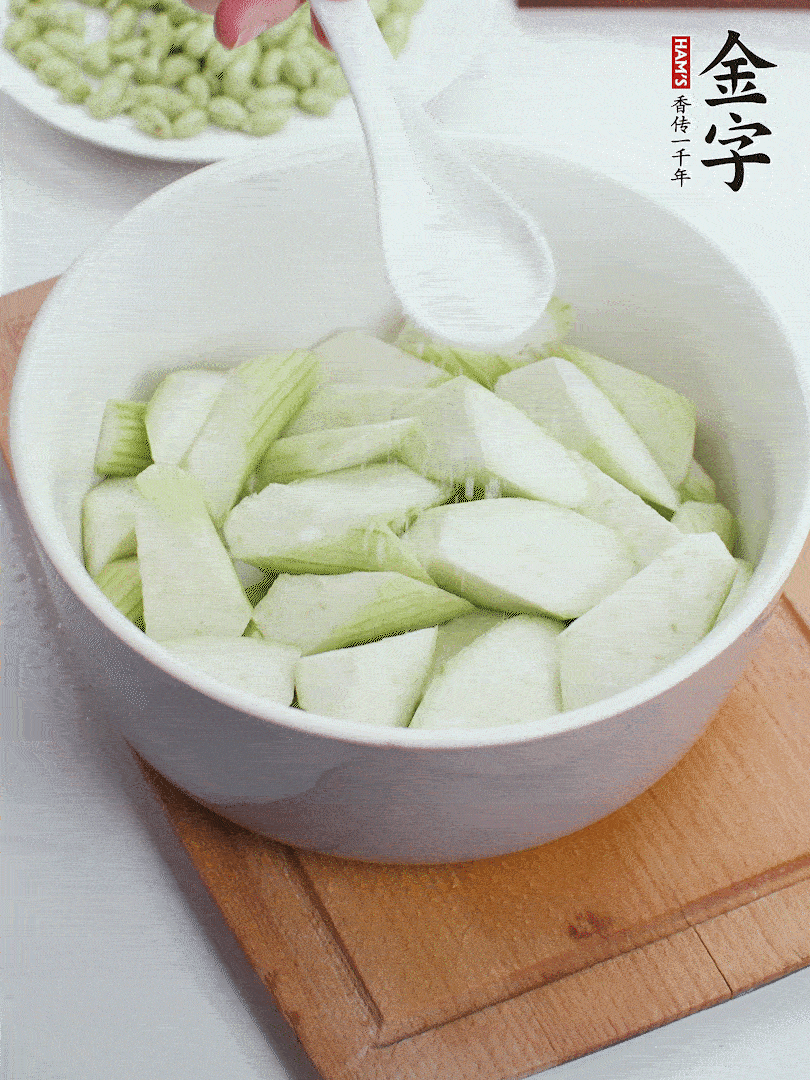 水中加1勺鹽浸泡，防止變黑。