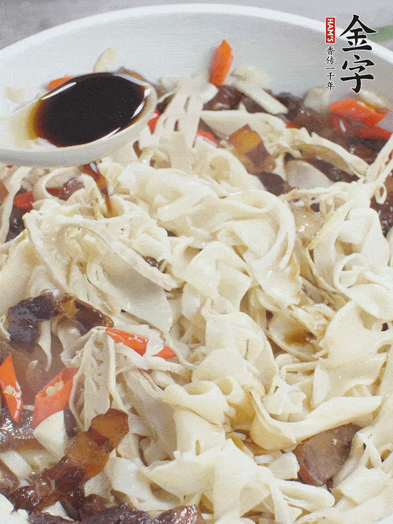 下糯米筍，淋一點生抽、蠔油調(diào)味。