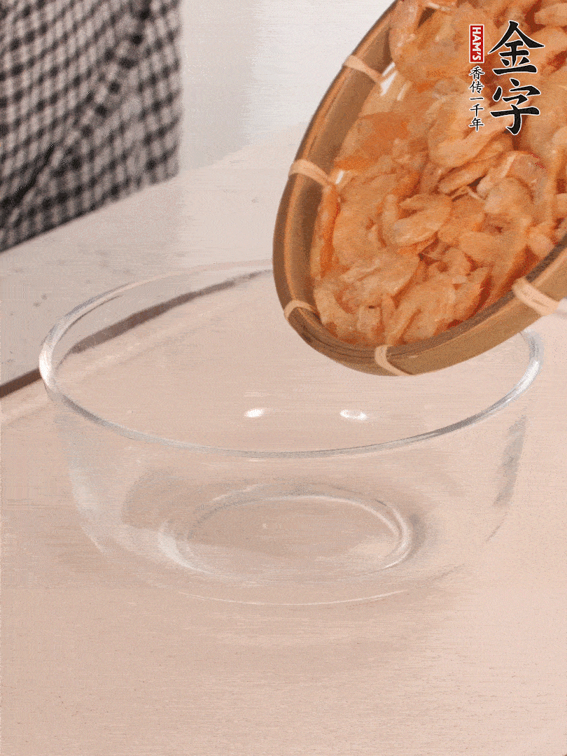 海米提前用溫水浸泡一會。