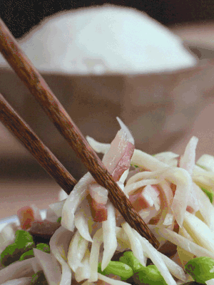 加一點(diǎn)清水炒至斷生。