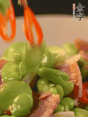 加清水略微煮2分鐘即可出鍋。