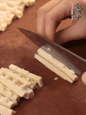 春筍、香菇分別切丁。