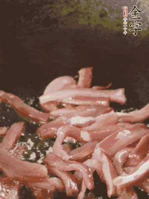 再放豌豆苗翻炒均勻。