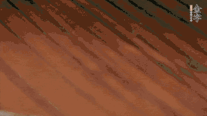 待水沸騰，煮到湯圓浮起，碗中加點(diǎn)豬油、生抽、蔥花就可以了。