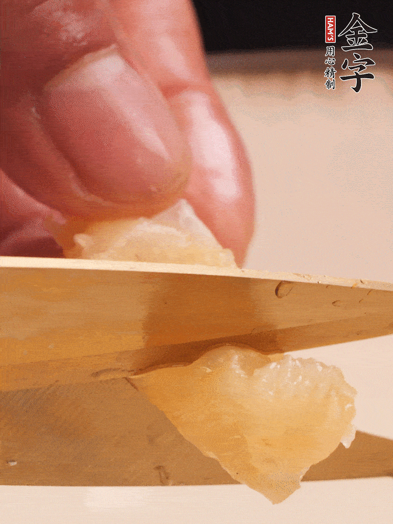 取出放入清水中，清洗表面，再剪成小段