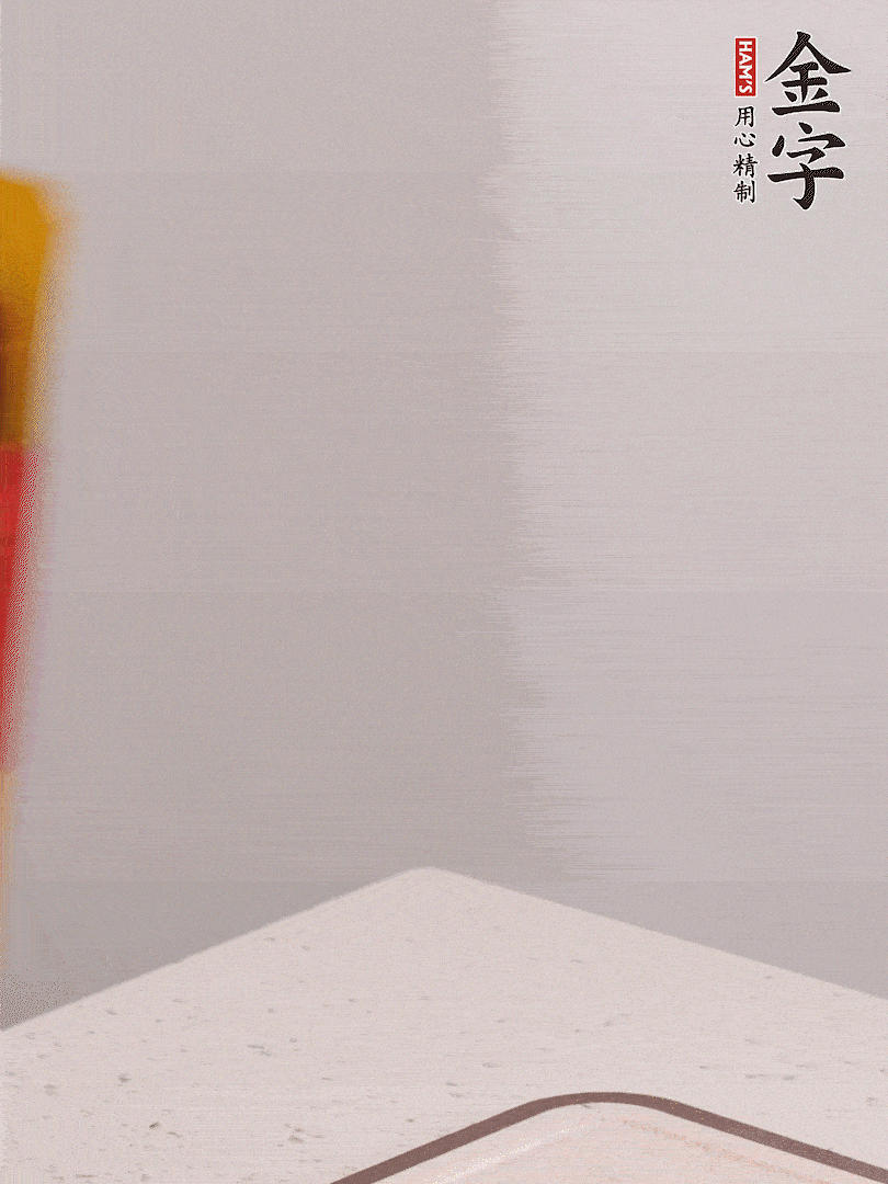 金字火腿切片，溫水浸泡5分鐘，將牛腩放鍋中，倒入比食材多2倍的清水，加姜焯水