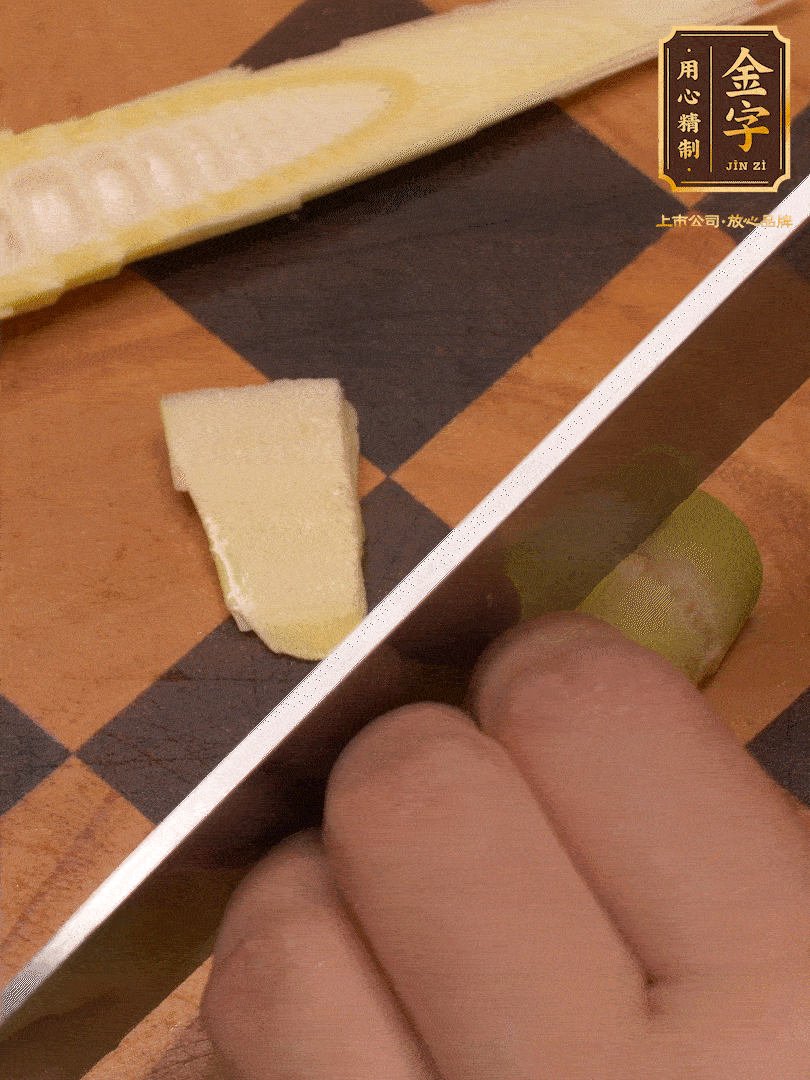 雷筍，剝?nèi)ネ鈿ぃ谐啥?>
					</div>
					<span>步驟 3/7</span>
					<p>雷筍，剝?nèi)ネ鈿?，切成?/p>
				</li><li>
					<div   id=