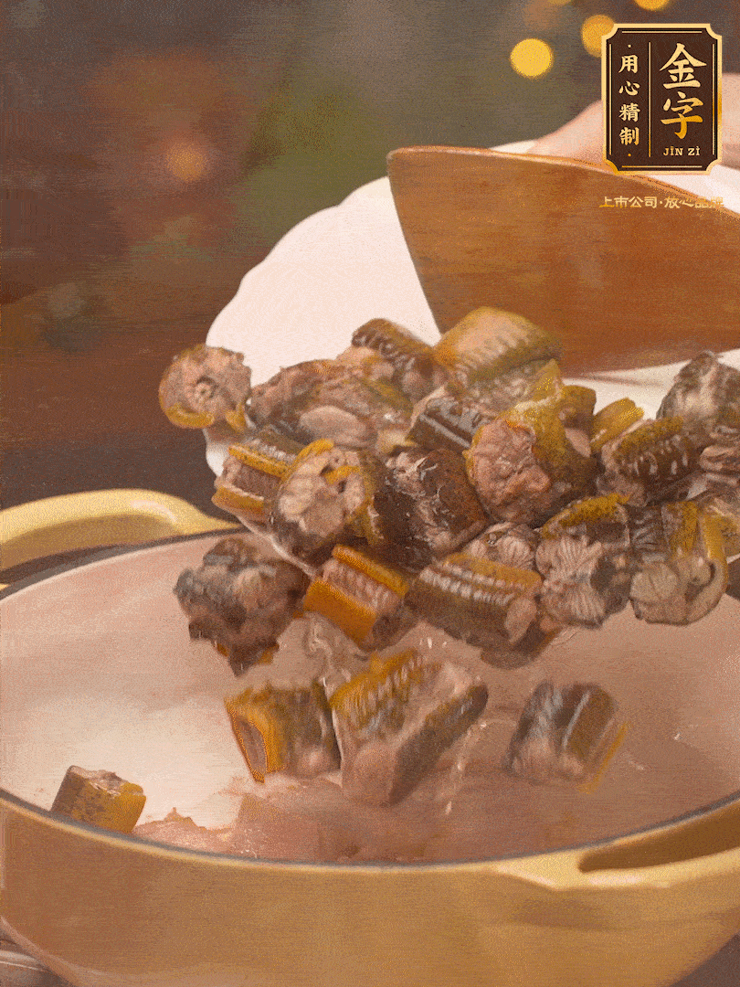 再加入黃鱔、春筍 炒出香味