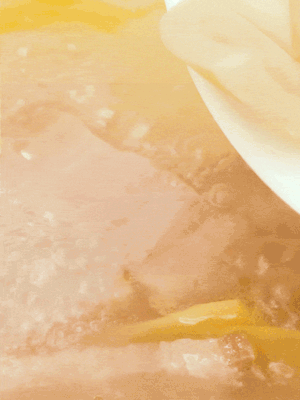 金字咸肉、火腿、春筍 通通放入鍋中小煮30分鐘