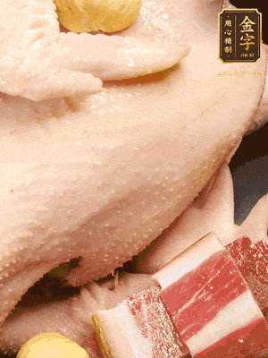 冷水、整雞、蔥結(jié)、姜片、雞油、火腿、板栗（雞肉：水=1:3）