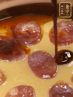 再撒上蔥花，生抽，芝麻油